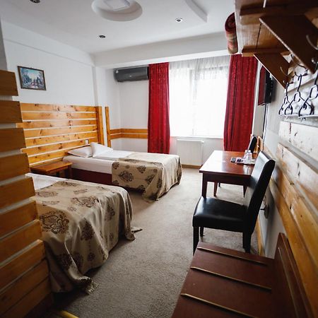 Pensiunea Meteora Suceava Extérieur photo