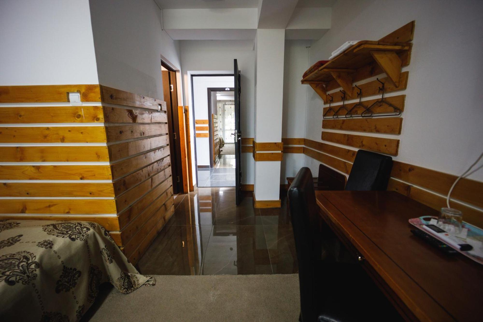 Pensiunea Meteora Suceava Extérieur photo