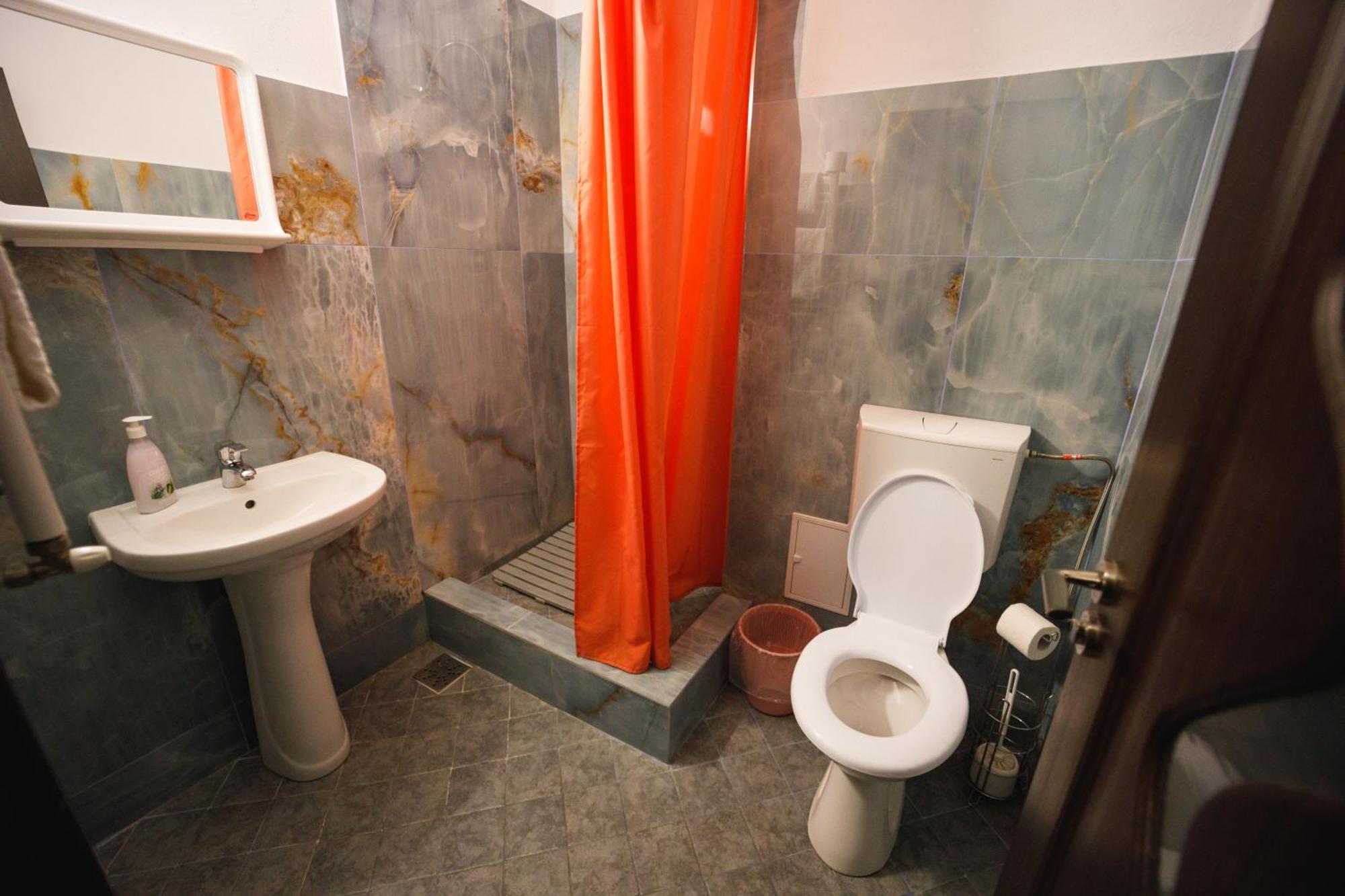 Pensiunea Meteora Suceava Extérieur photo