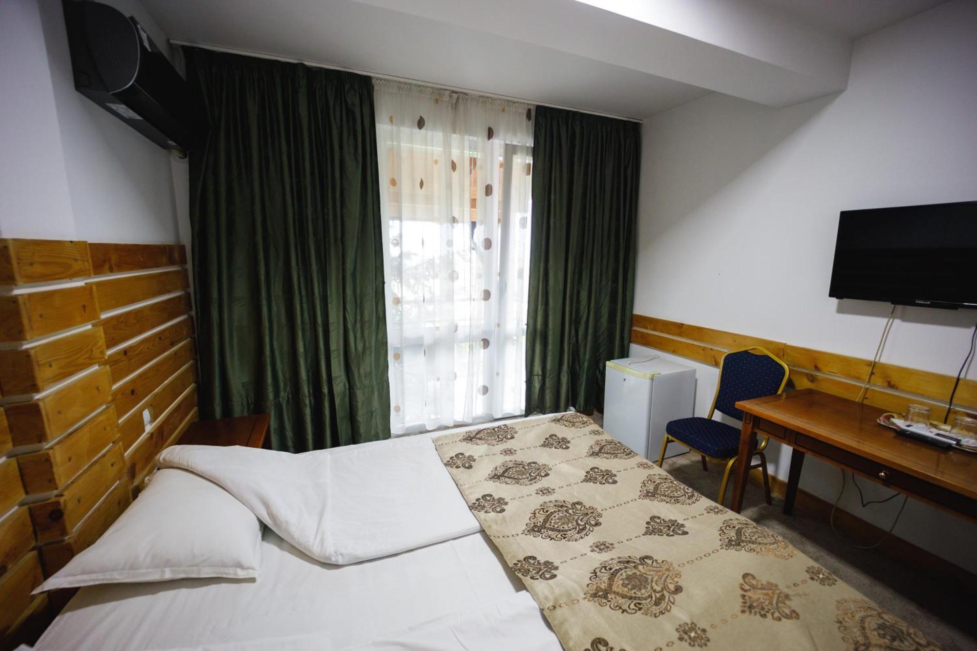 Pensiunea Meteora Suceava Extérieur photo