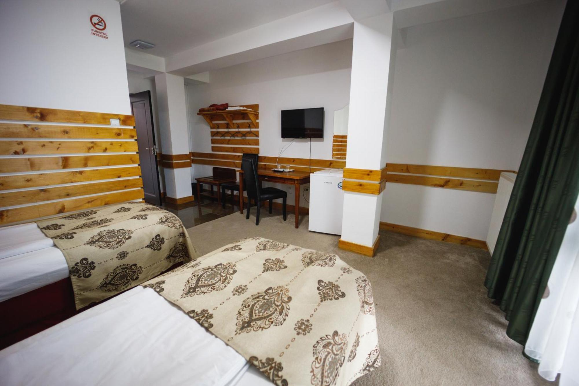 Pensiunea Meteora Suceava Extérieur photo