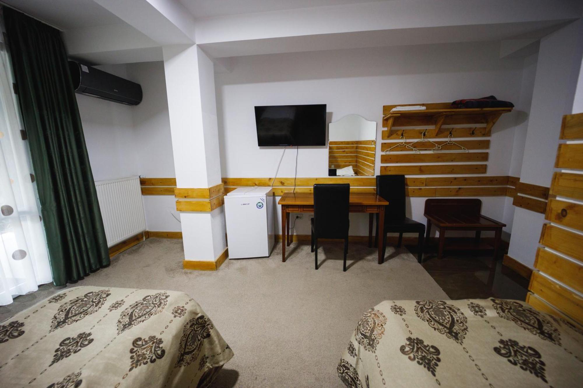 Pensiunea Meteora Suceava Extérieur photo