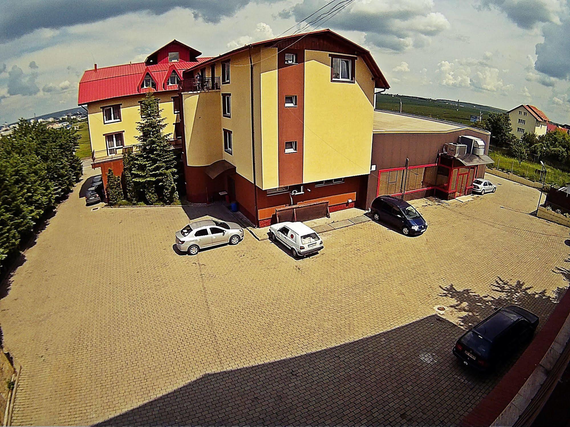 Pensiunea Meteora Suceava Extérieur photo